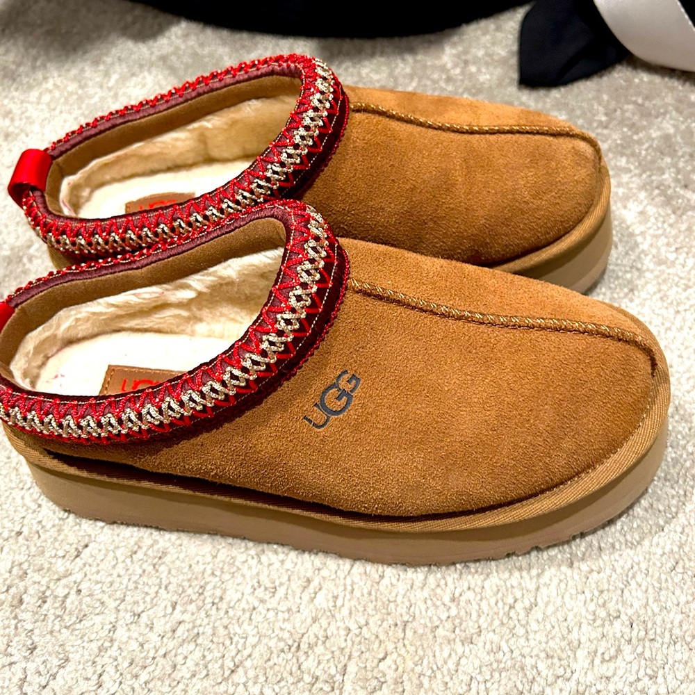 Ugh Tasman Size 6 Slipper Boots